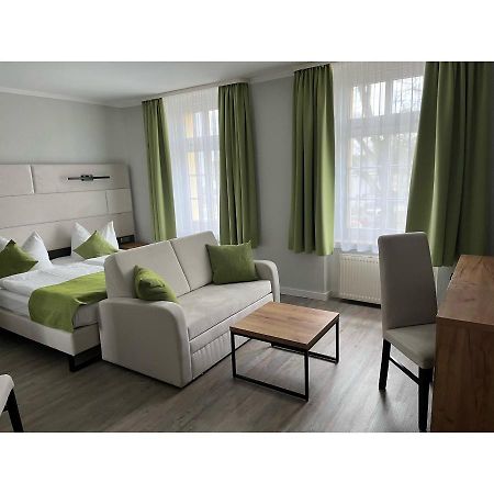 Hotel Und Restaurant Kranichsberg Woltersdorf  Экстерьер фото