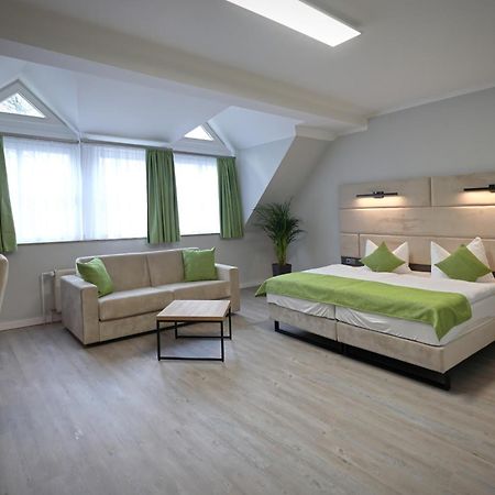 Hotel Und Restaurant Kranichsberg Woltersdorf  Экстерьер фото