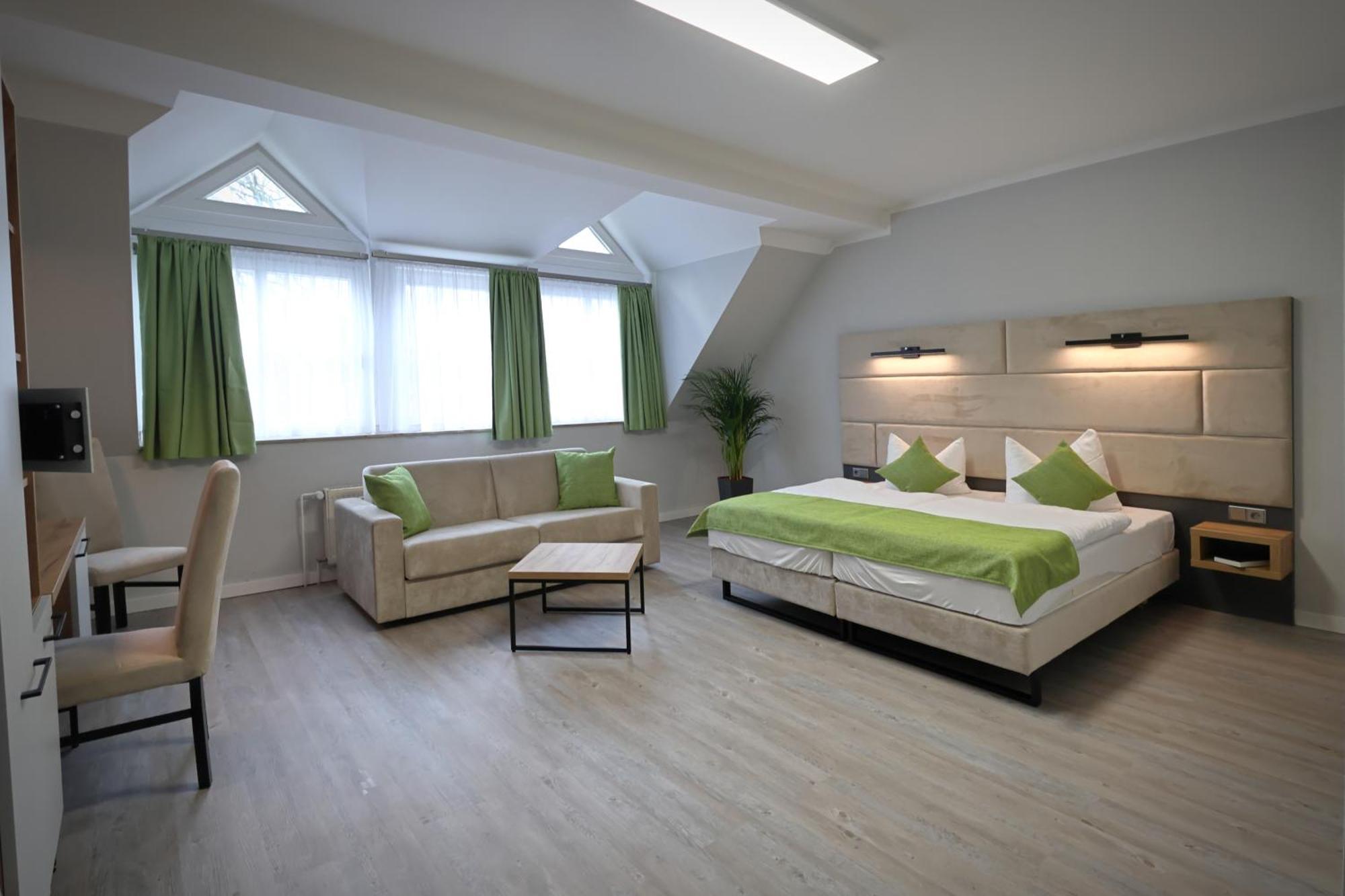 Hotel Und Restaurant Kranichsberg Woltersdorf  Экстерьер фото
