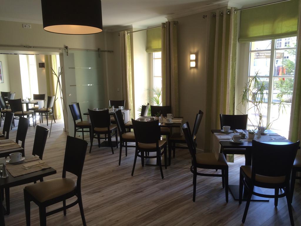 Hotel Und Restaurant Kranichsberg Woltersdorf  Экстерьер фото
