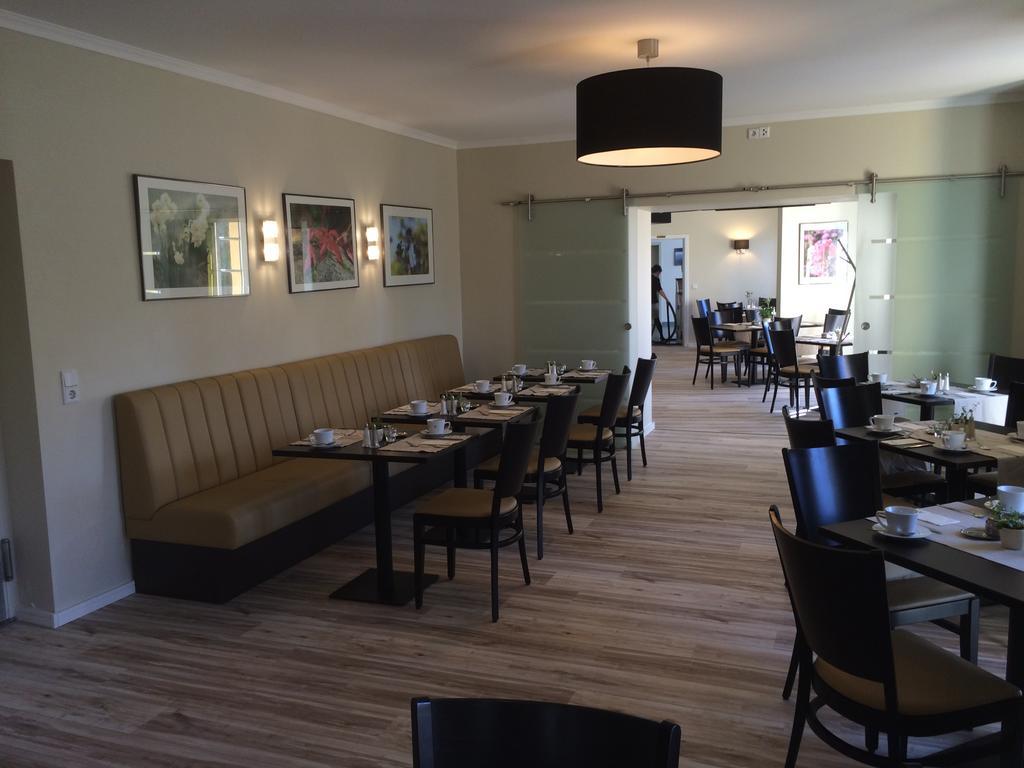 Hotel Und Restaurant Kranichsberg Woltersdorf  Экстерьер фото