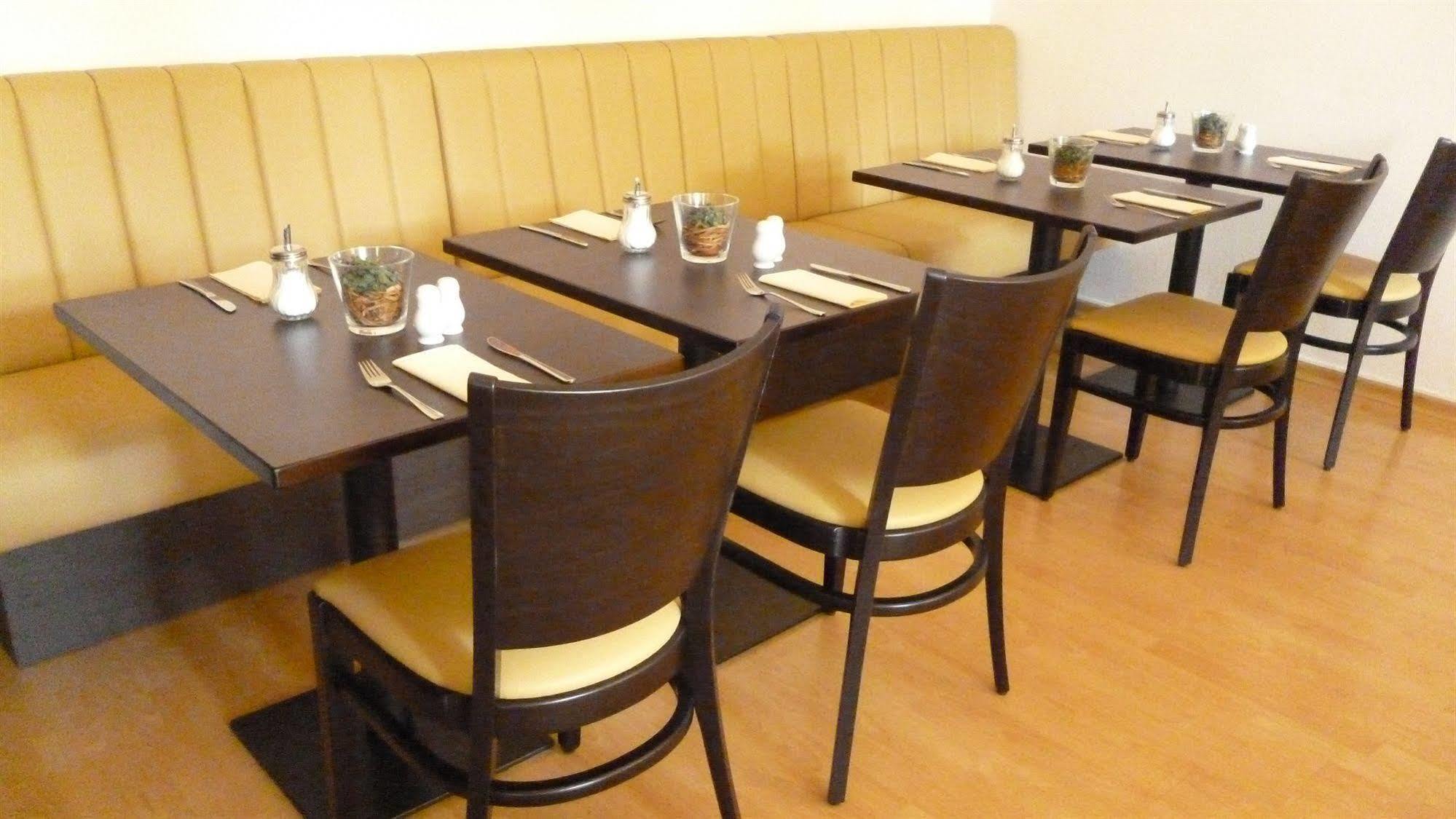 Hotel Und Restaurant Kranichsberg Woltersdorf  Экстерьер фото