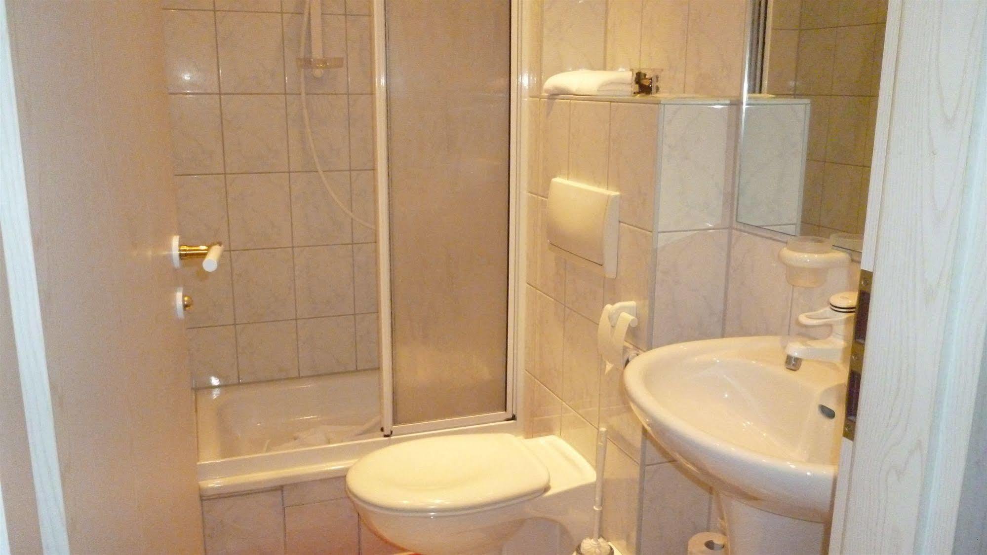 Hotel Und Restaurant Kranichsberg Woltersdorf  Экстерьер фото