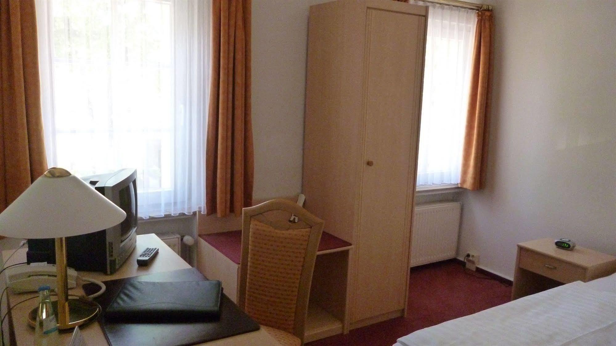 Hotel Und Restaurant Kranichsberg Woltersdorf  Экстерьер фото