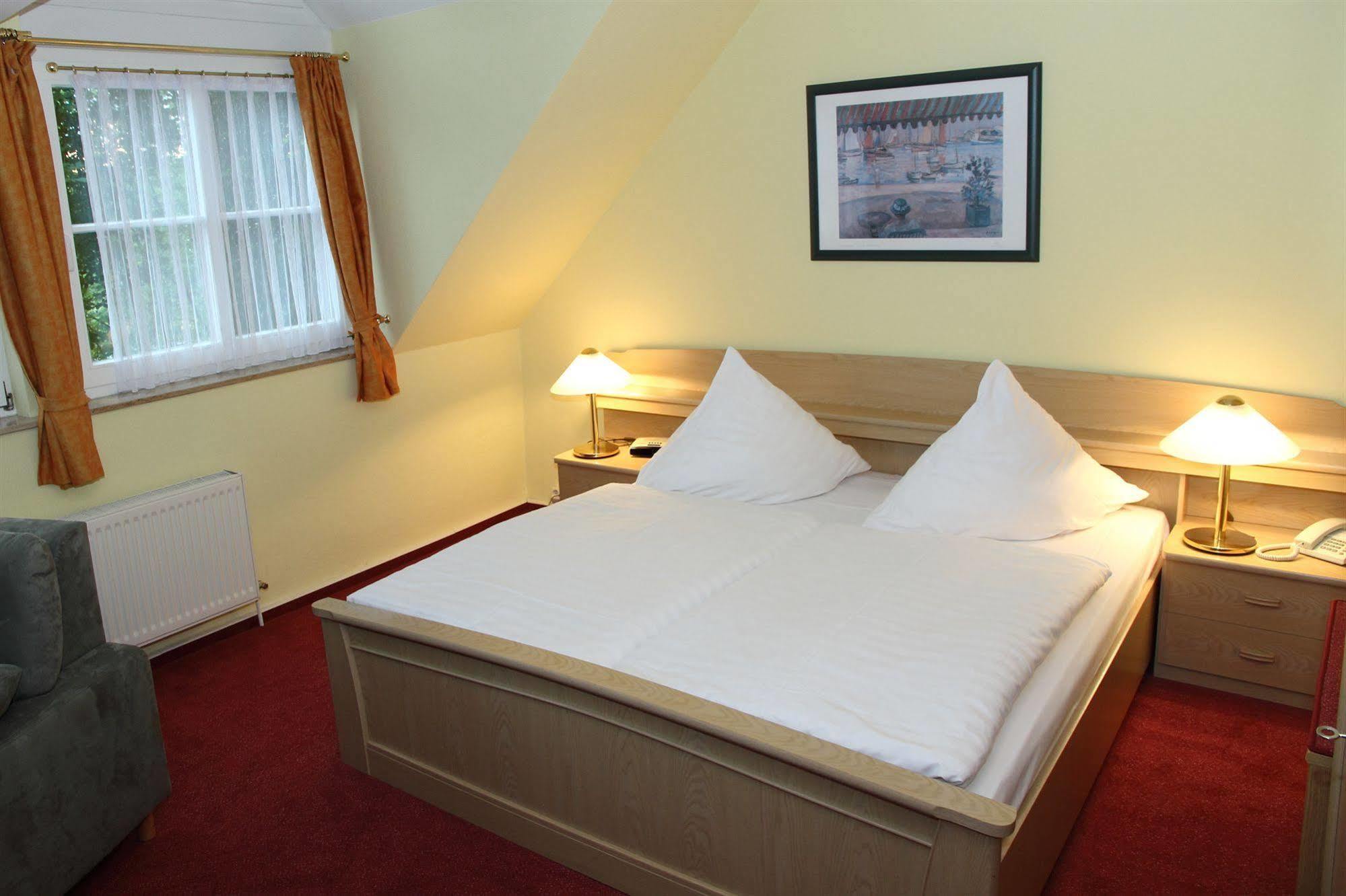 Hotel Und Restaurant Kranichsberg Woltersdorf  Экстерьер фото