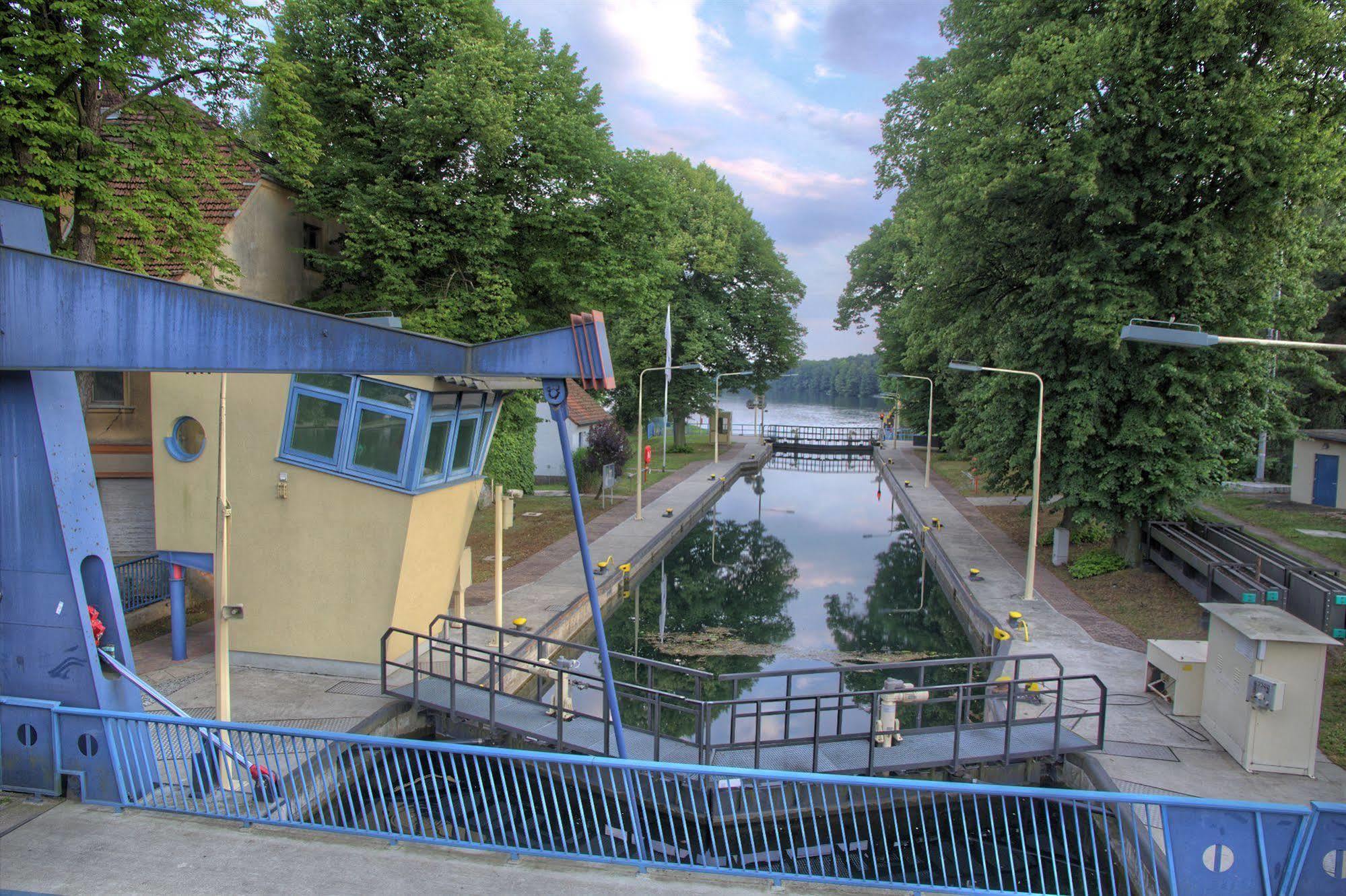 Hotel Und Restaurant Kranichsberg Woltersdorf  Экстерьер фото