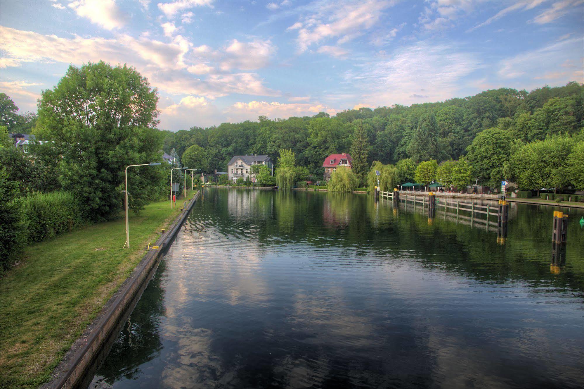 Hotel Und Restaurant Kranichsberg Woltersdorf  Экстерьер фото