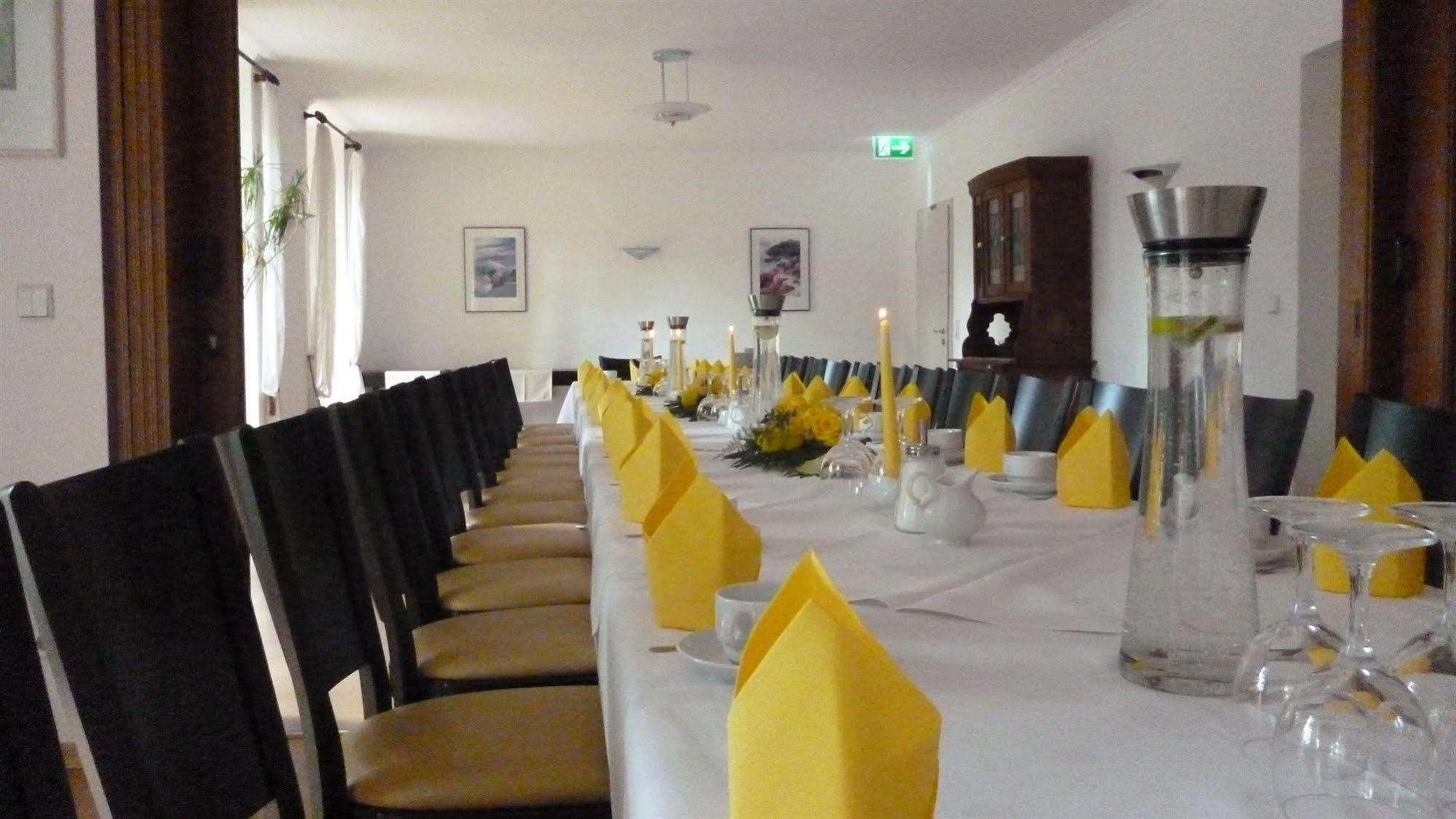 Hotel Und Restaurant Kranichsberg Woltersdorf  Экстерьер фото